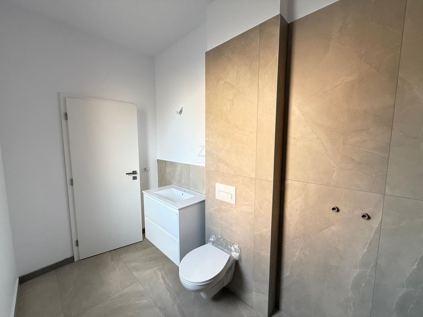 La asfalt. Pozitie excelenta. 3 dormitoare. Parcare. - Poză 7