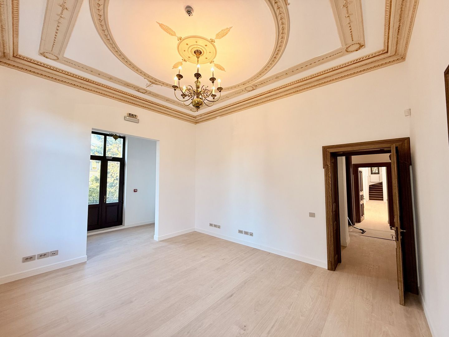 Vila 626 mp utili parcare Gradina Icoanei Dacia - Poză 8