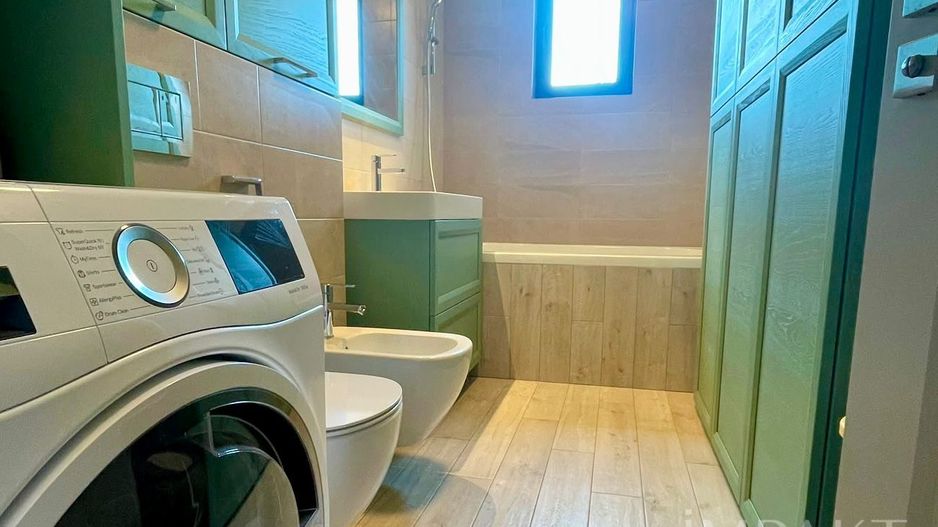 De inchiriat-Apartament cu 4 camere, Garaj și Parcare | Zona Centrala - Poză 8