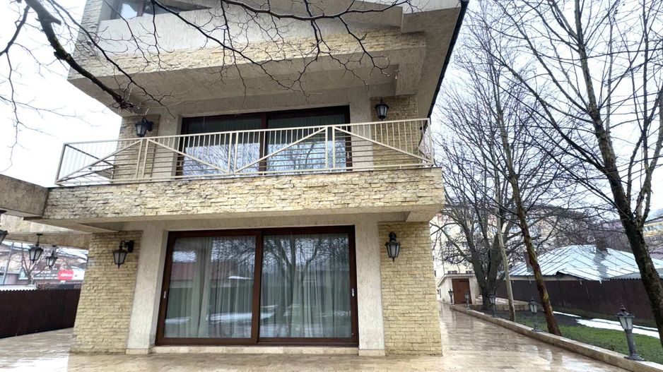 Casa de vanzare Urziceni Ialomita bulevard principal - Poză 1
