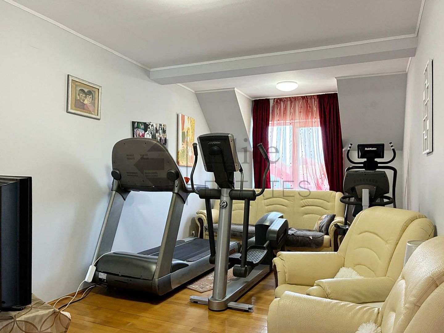 Casa singura in curte ultracentral in Oradea - Poză 16