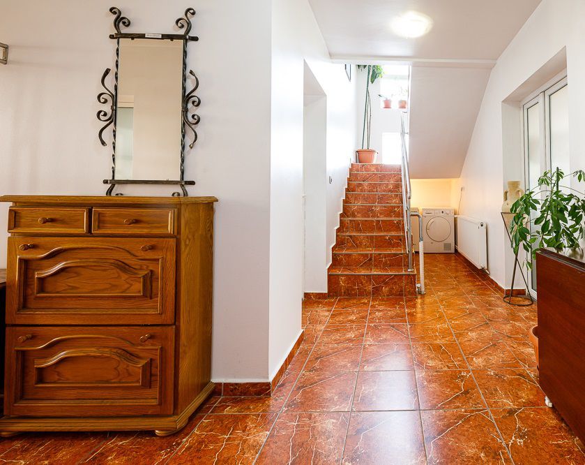 Casă pentru o familie numeroasă în Săcălaz - Poză 4