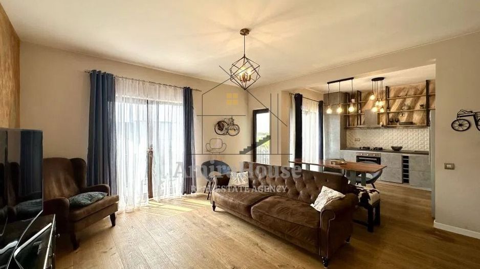 Apartament 3 camere in imobil tip vila, 79 mp, garaj, curte comuna, Gruia - Poză 1