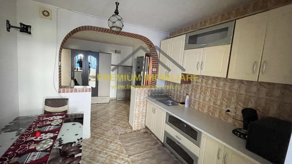 Apartament 2 Camere de vanzare - Zona de sus - Poză 3