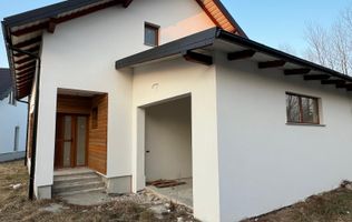 Case Semifinisate | Cu Garaj și curte