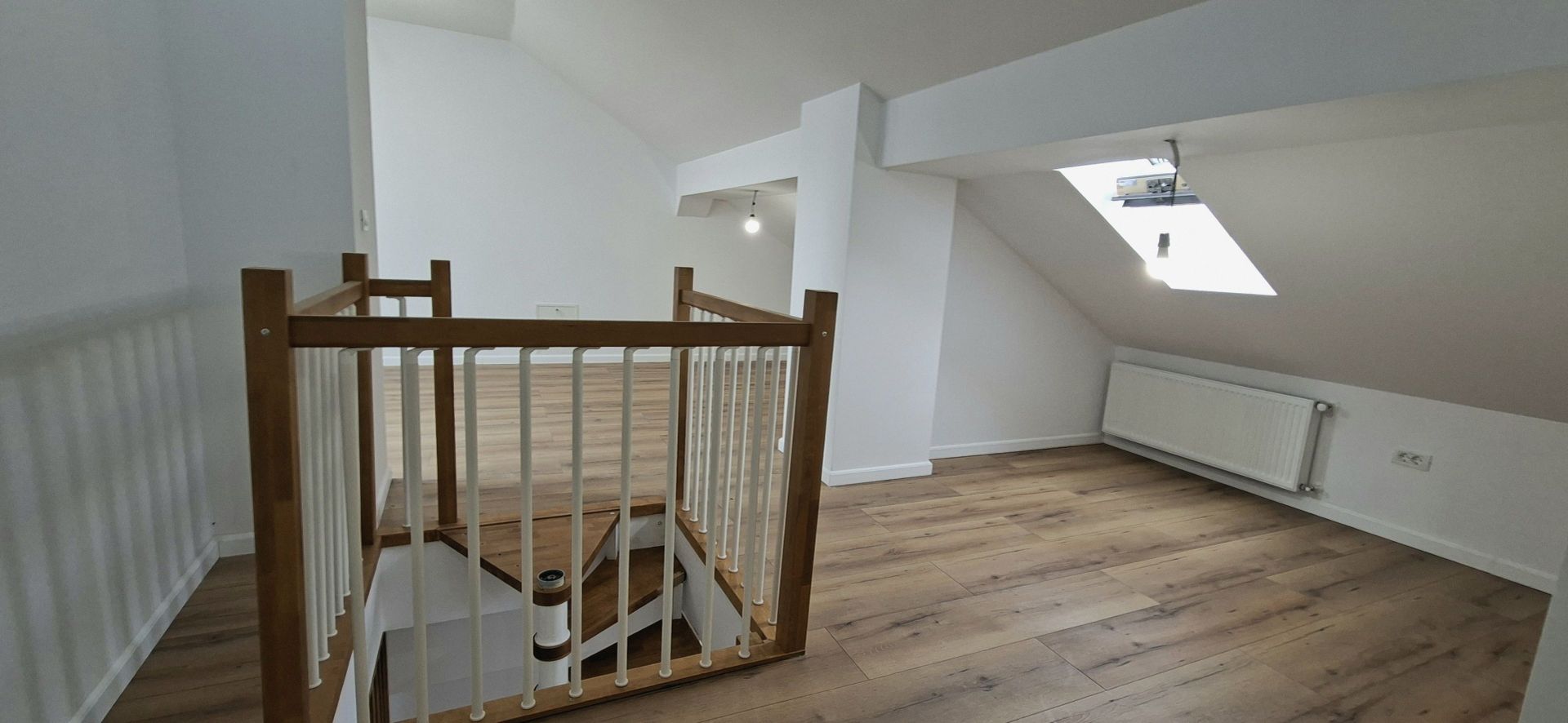 Apartament complet renovat cu scara interioara - Poză 22