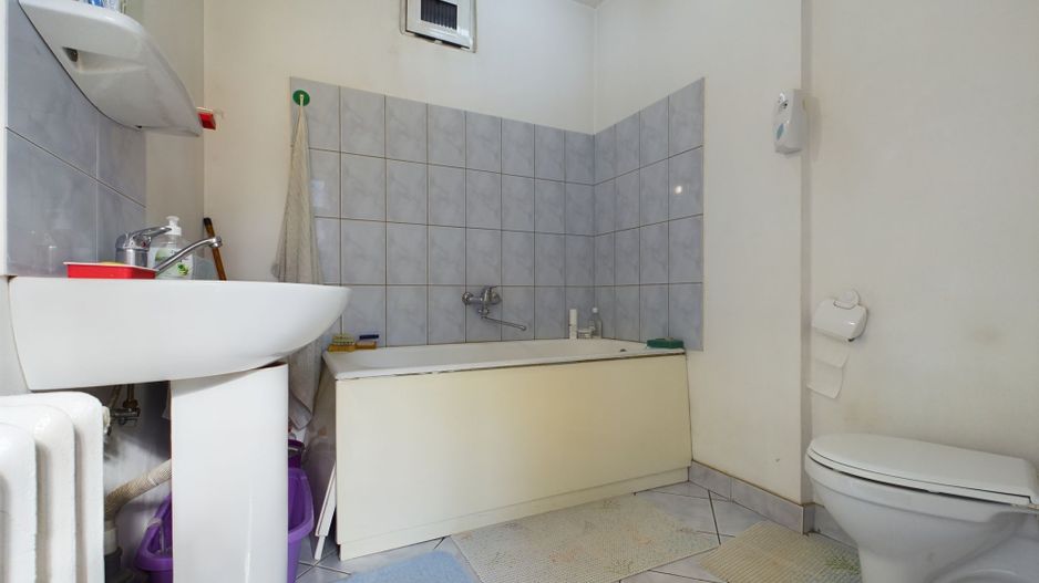 Casă individuală cu teren de 1100 mp și 3 apartamente în curte - Poză 25