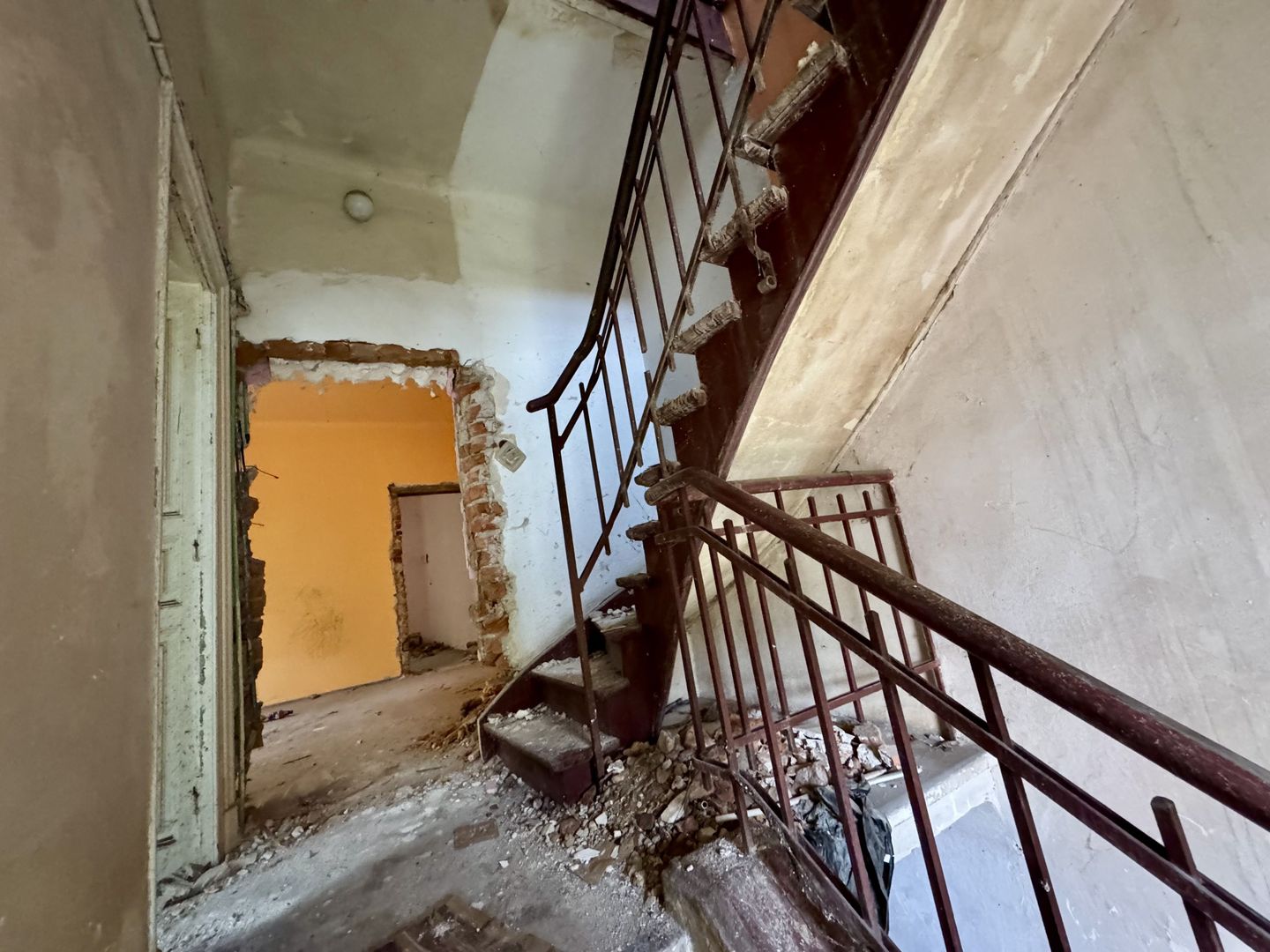 Vila interbelica si teren 501 mp in proprietate, un sigur proprietar ! - Poză 18