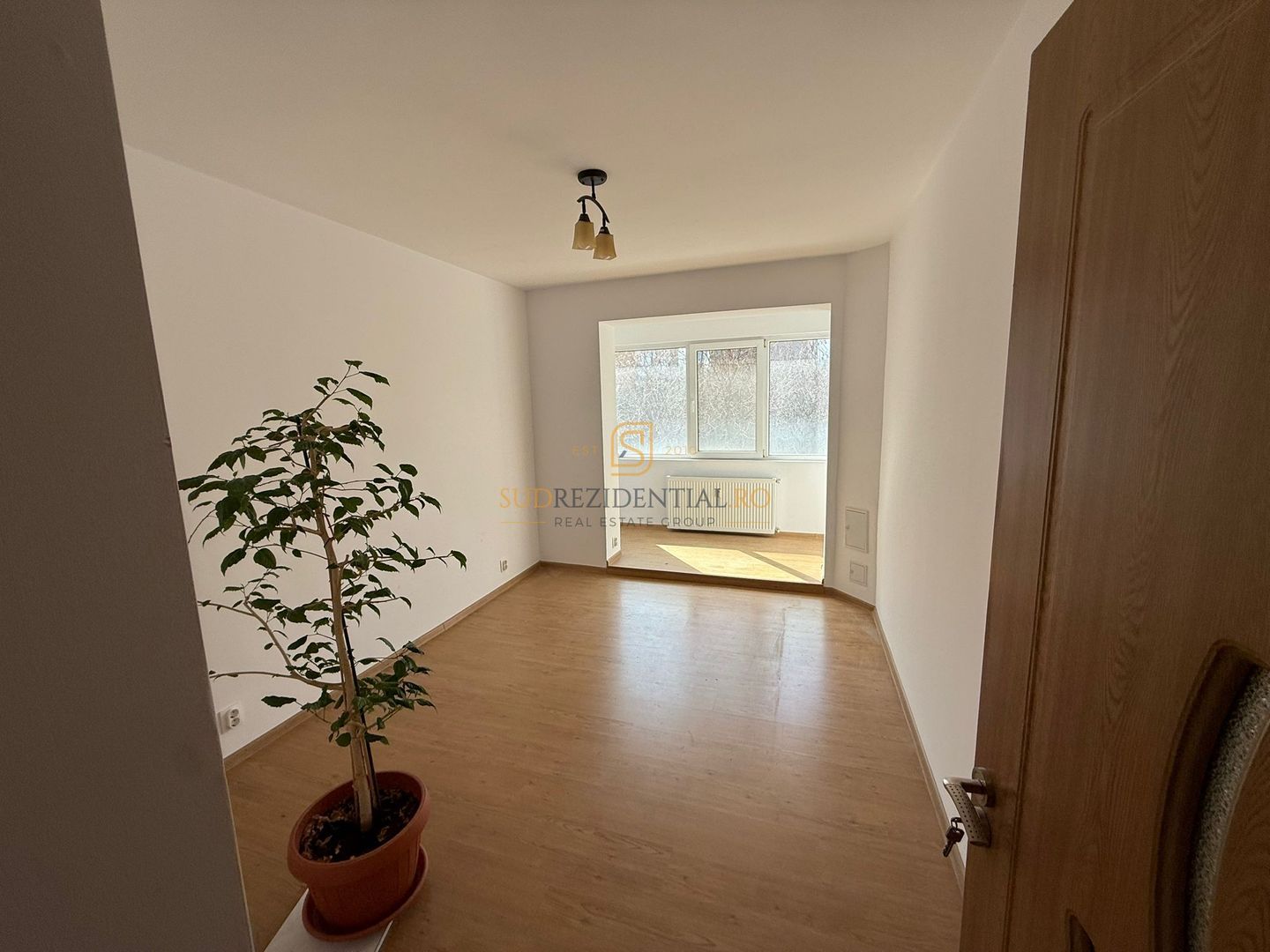 Apartament 3 camere semidecomandat, 2 balcoane, Bld Alexandru Obregia - Poză 1