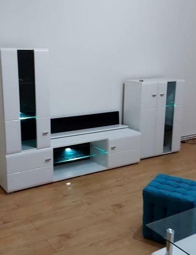 Vând apartament 3 camere la intrarea in Micro 17 Satu Mare - Poză 2