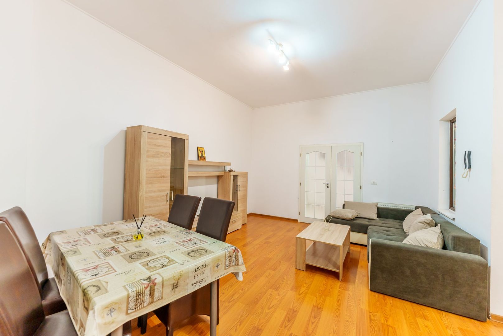 Apartament spațios, cu potențial multiplu, central - Poză 12