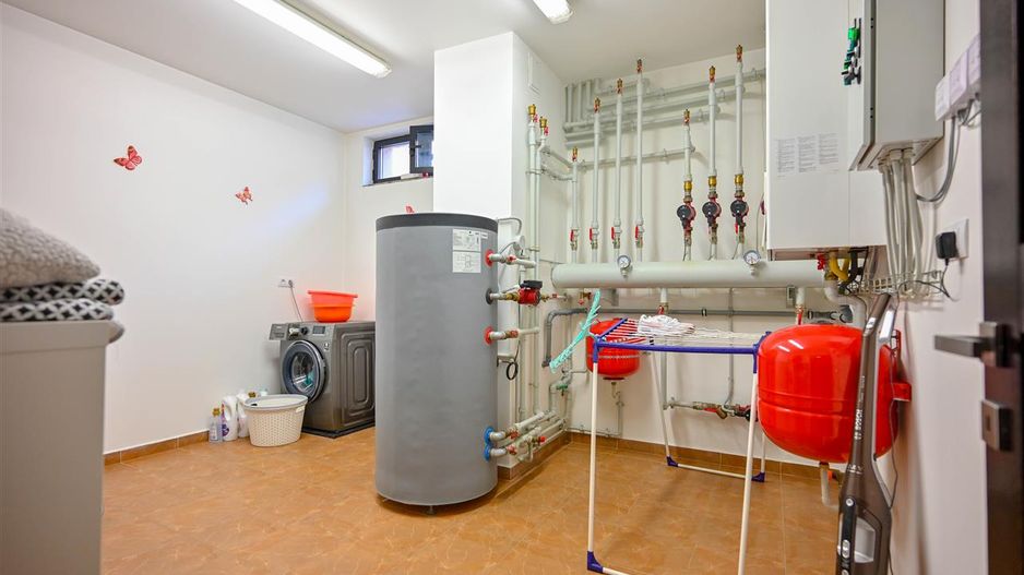 Somptuozitate in stil modern, 2 garaje, 3 terase, totul pe 1.000 mp teren - Poză 59