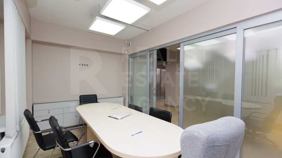 Chirie, oficiu 157 mp, strada București, Centru - Poză 1