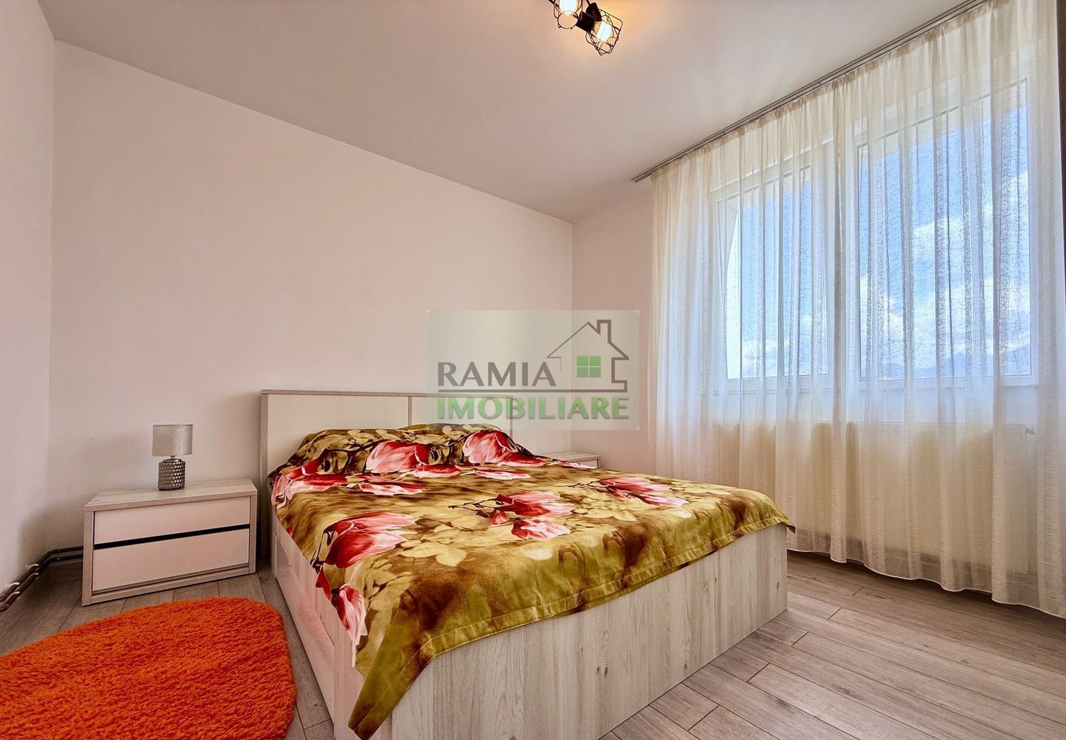 Apartament 2 camere complet renovat Bd. Vlahuță, panoramă spre Tâmpa - Poză 1