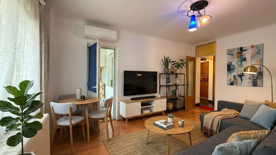 Decomandata, bloc 1982, aproape de metrou - Poză 1