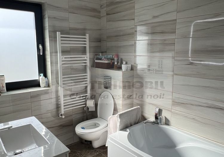 Casa modern mobilata cu 4 camere, 2 bai si terasa - capat CUG - 950€ - Poză 5