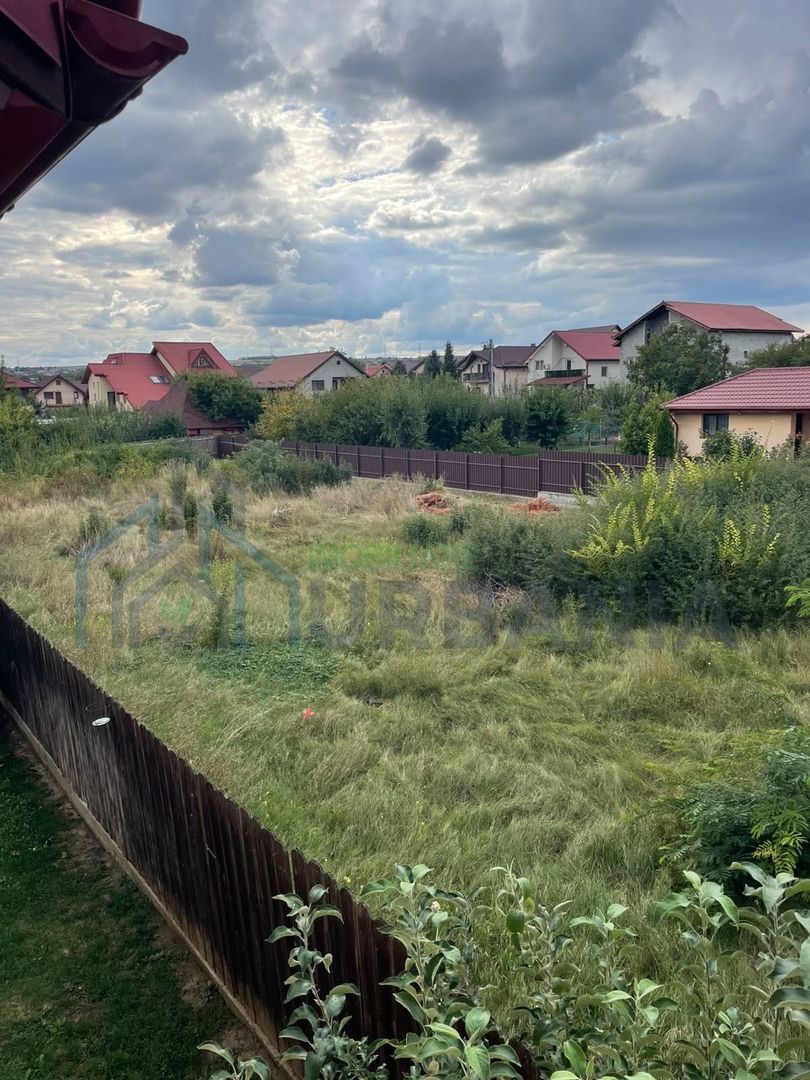 Teren intravilan de vânzare în Miroslava, Valea Adâncă, strada Cicoarei - Poză 6