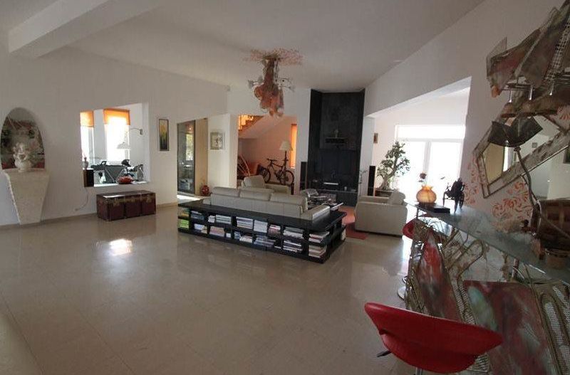 Vilă transformata în cămin pretabilă investiție - Poză 1