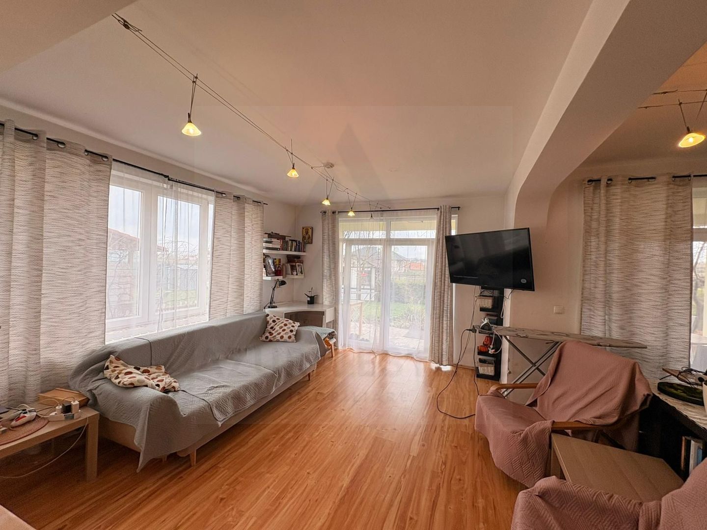 Casă modernă 140 mp utili 4 camere 2 bai si teren 490 mp in Șura Mica - Poză 1