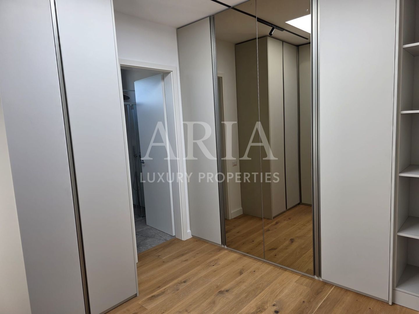 Dumbrava Vlasiei – Armonie între design, lumină și natură - Poză 20