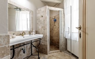 REZERVAT Visezi la o proprietate unică, plină de istorie și farmec? - Poză 9