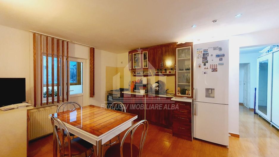 Apartament cu 4 camere de vanzare, Cetate - zona Mercur - Poză 2