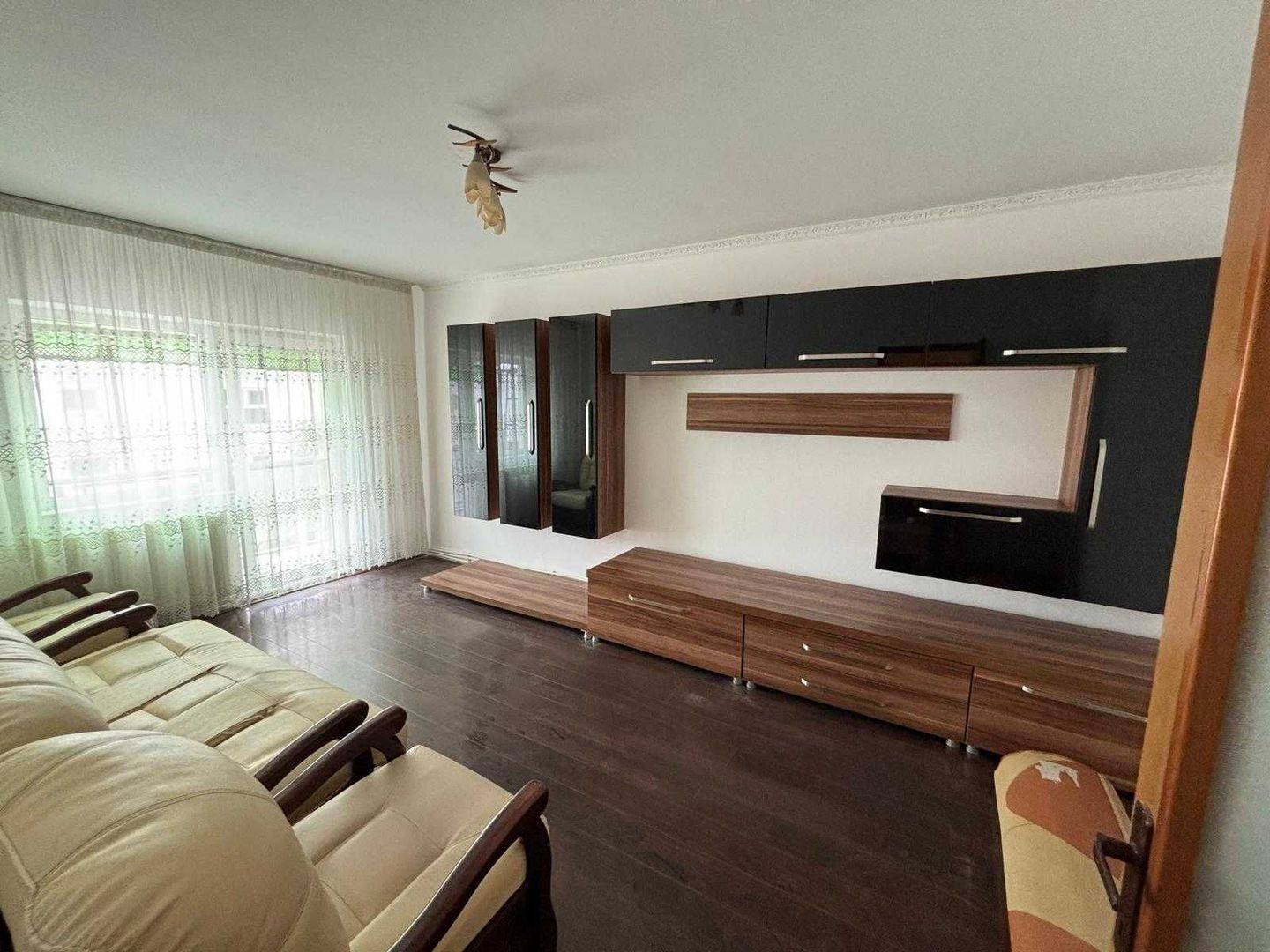 BRASADAS vinde ap 3 cam etaj 4/4 in Micro 17. - Poză 1