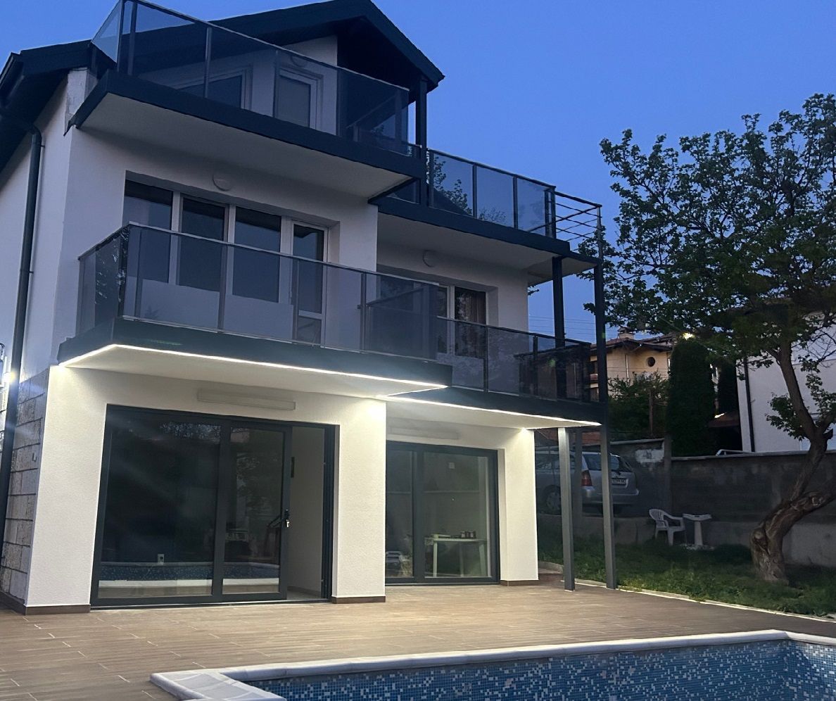 Vila cu piscina stațiunea Albena, pe malul Mării Negre - Poză 1