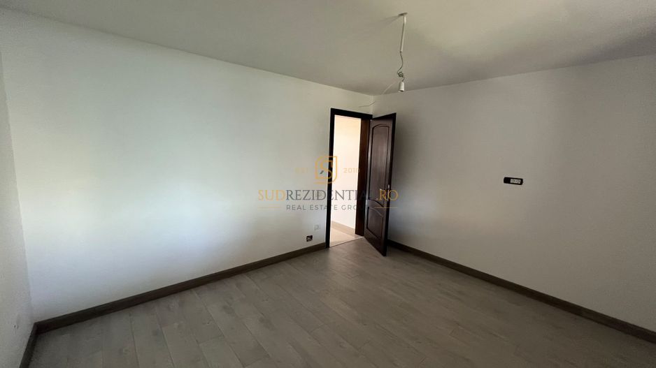 Vila individuala cu 7 camere, 5 dormitoare, teren 363 mp-Com. Berceni - Poză 12