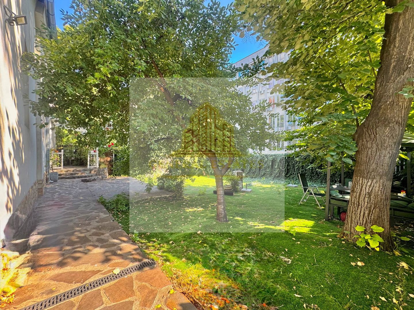 Spre Vânzare Proprietate remarcabilă cu 6 camere în inima Iașului ! - Poză 18