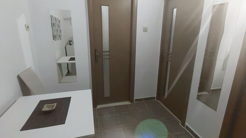 Închiriez garsonieră renovată, modernă, Mall Vitan - Poză 8