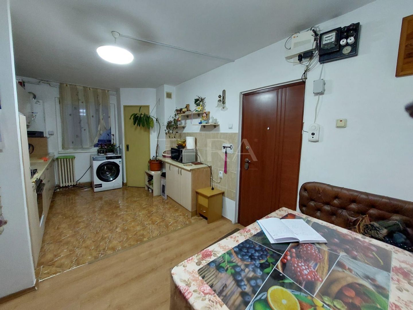 Apartament 3 camere decomandat, etaj intermediar, zona Minerva - Poză 3
