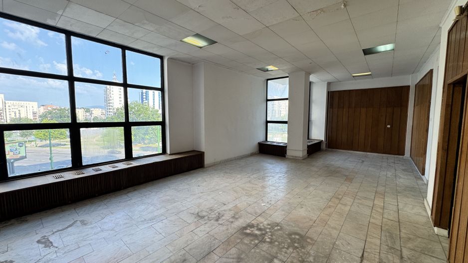 Spațiu comercial 493 mp utili | Locație centrală | Vizibilitate excelentă | - Poză 22