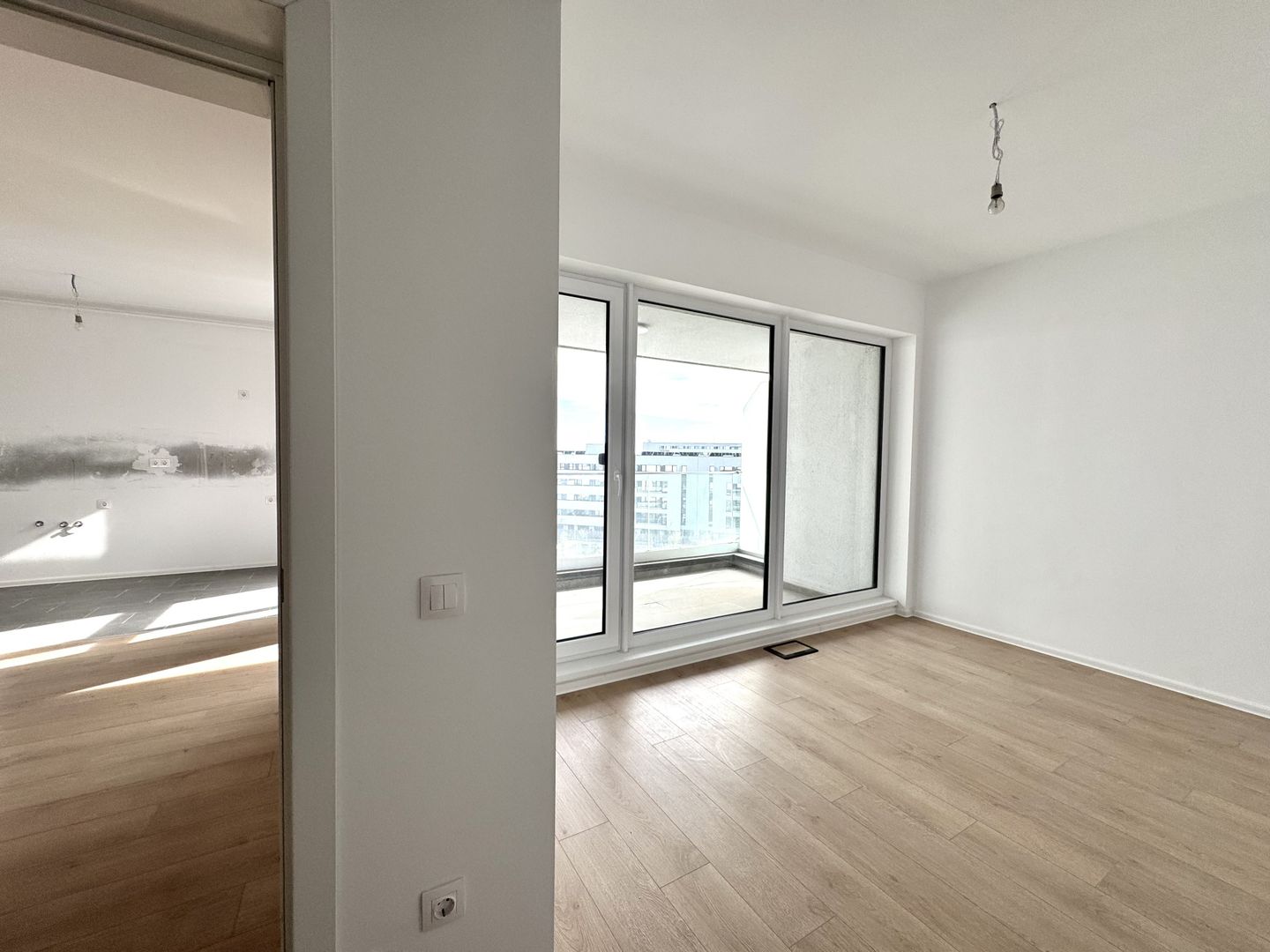 3 camere. Bucătărie Open-Space - Verdere curte interioară - Poză 12
