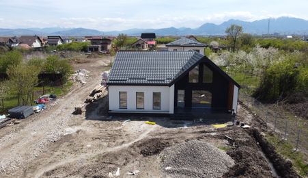 Casă premium pe parter de vânzare în Sânpetru