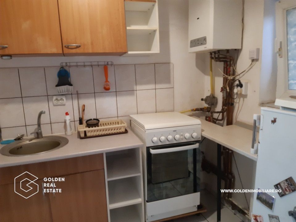Casa mare, cu 4 apartamente a cate 1, 2, 3 și 4 camere fiecare - Poză 4