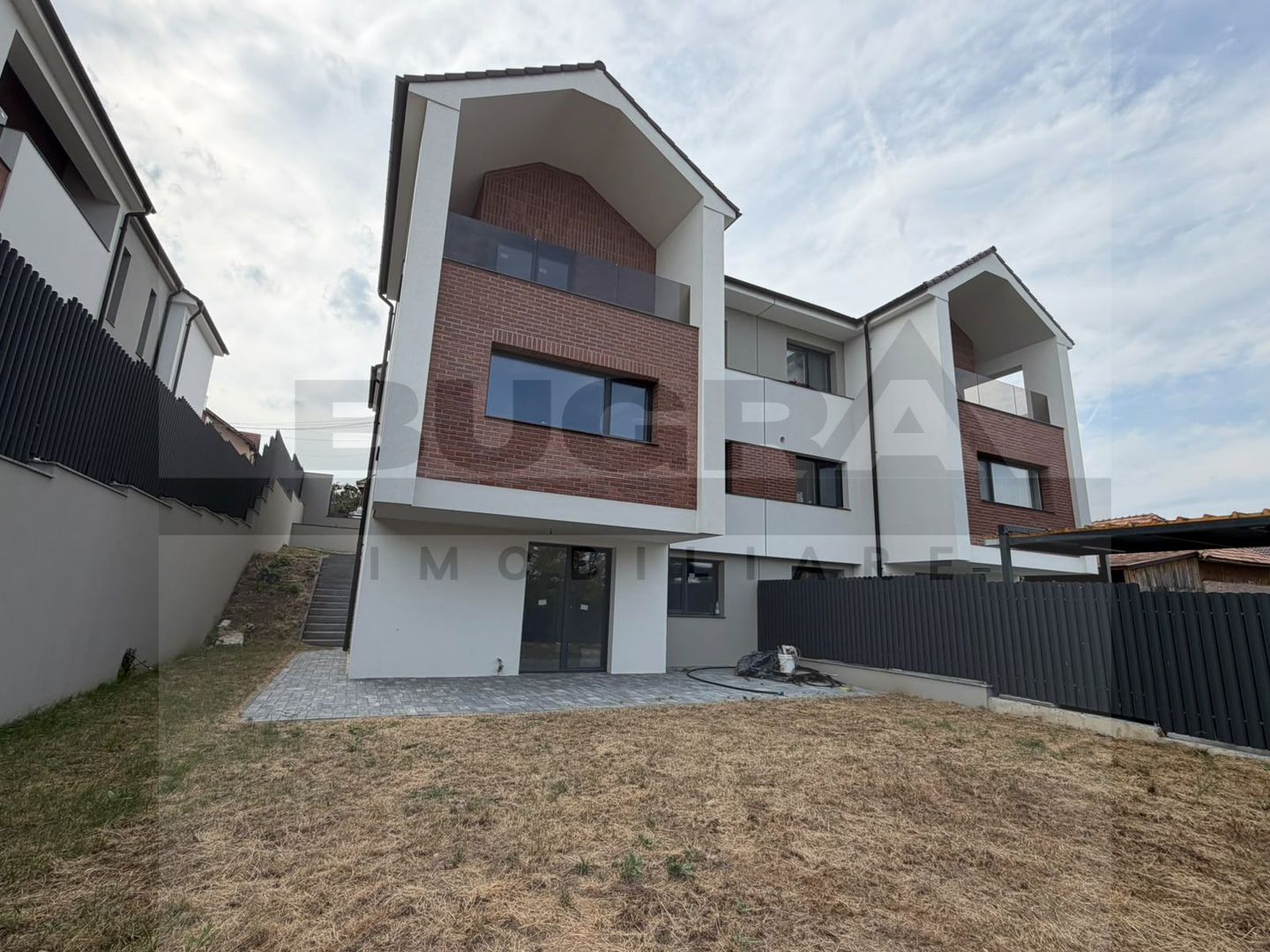 Casa Unifamiliara Premium de 314mp, teren 600, garaj, zona Romul Ladea - Poză 1