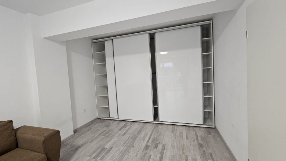 Coresi -Bloc Maurer M9, etajul 1, mobilat, parcare - Poză 12