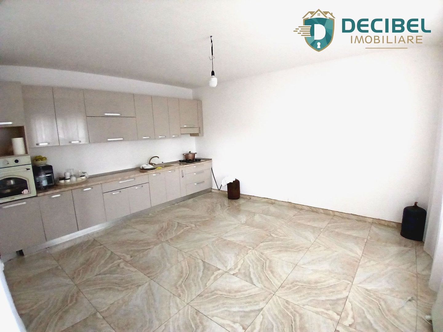 Vilă Spațioasă cu 6 camere, 234mp construiți, în Cartier Tineretului - Poză 9