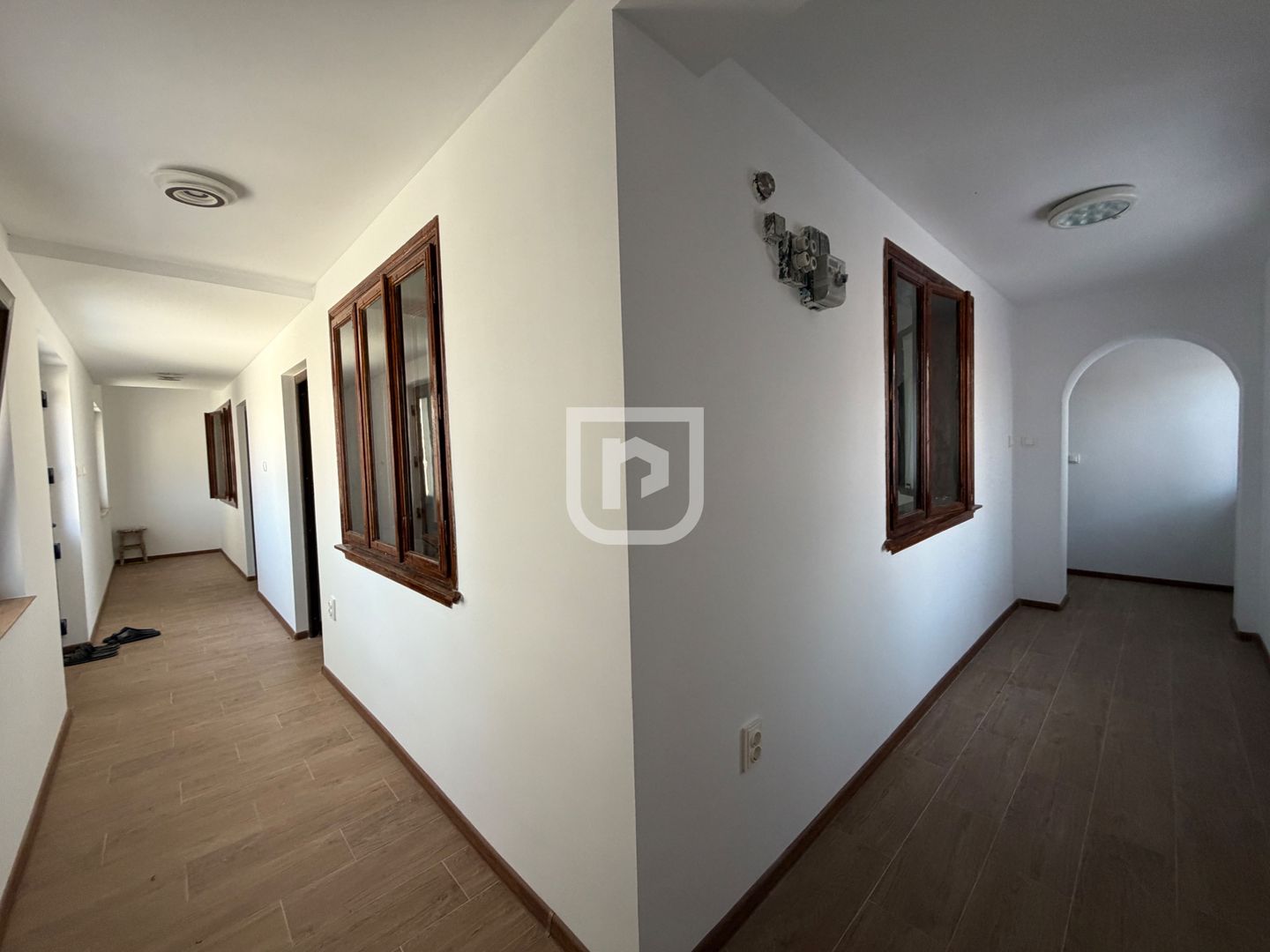 Casa renovata complet, Corlata Centru - Poză 1
