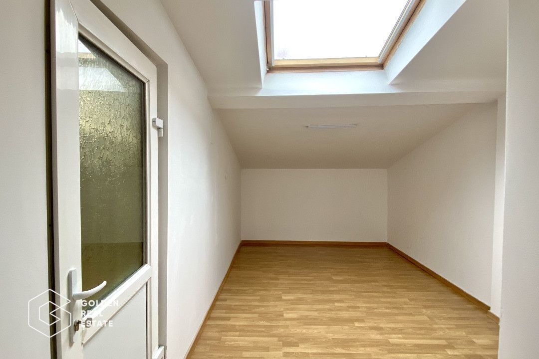 Casă cu curte, zona Centrală, str. Traian, amenajată - Poză 11