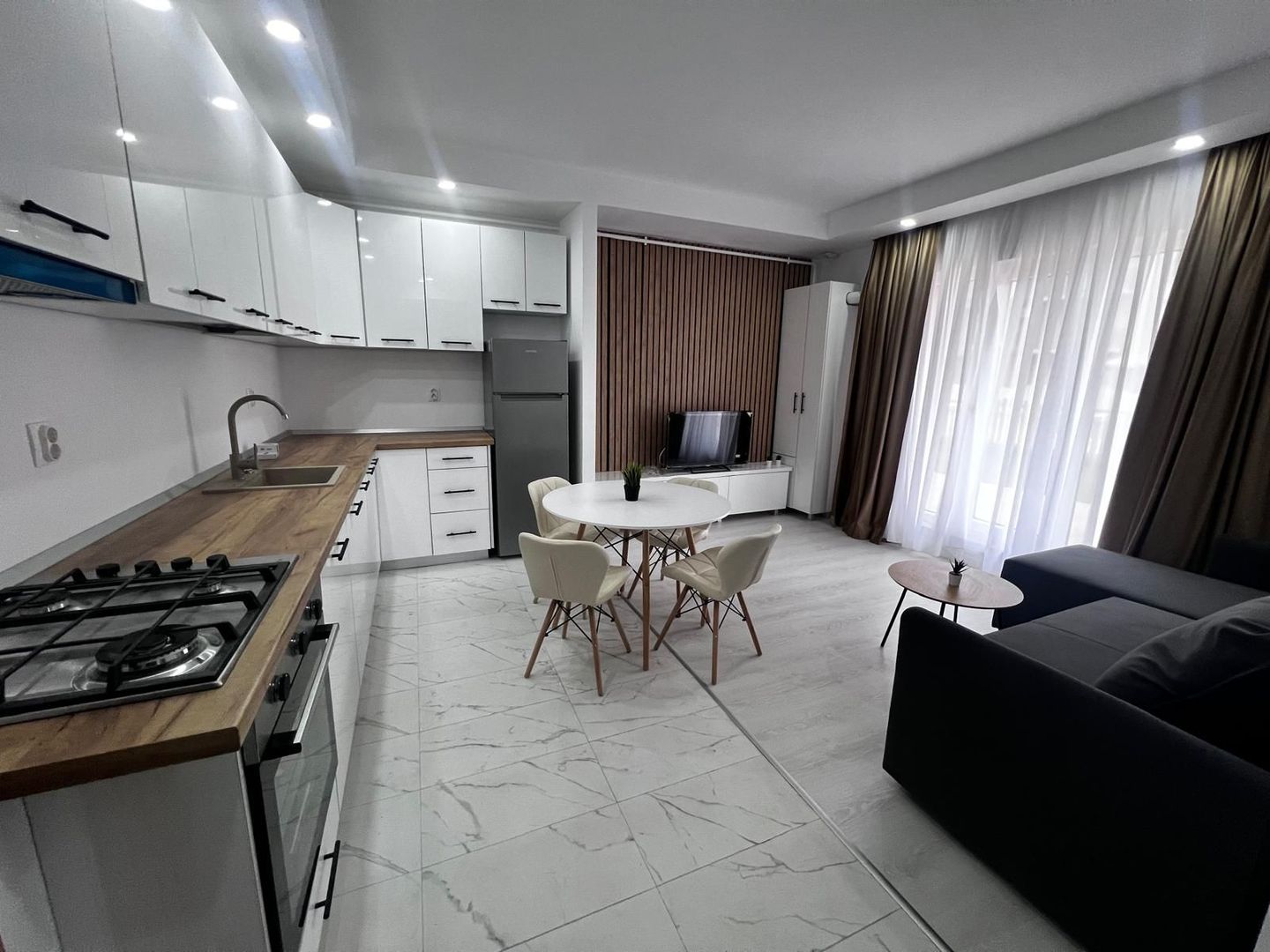 Apartament tip studio de inchiriat la parter - Poză 3