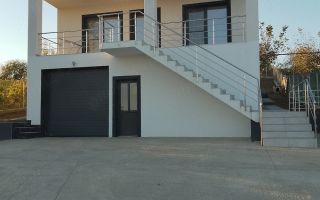 Casă de vânzare în Ciurbești, Iași – Proprietate nouă cu vedere la lac - Poză 4
