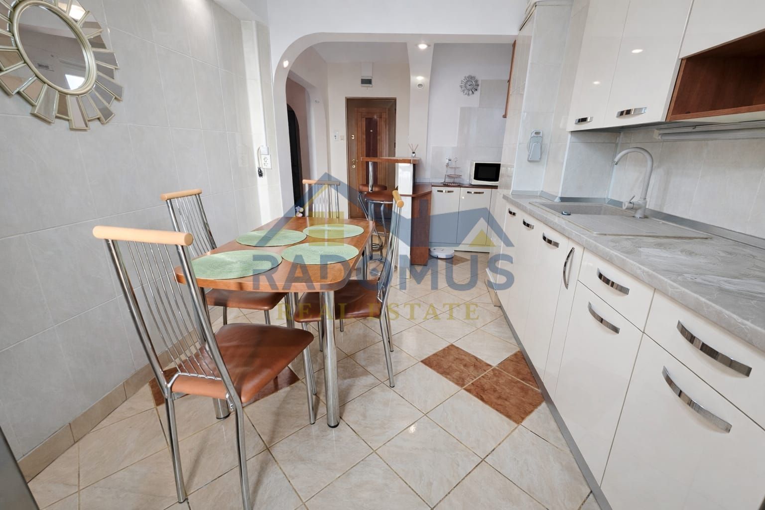 Ultracentral - 3 camere decomandat - 2 băi - 2 balcoane - Poză 9