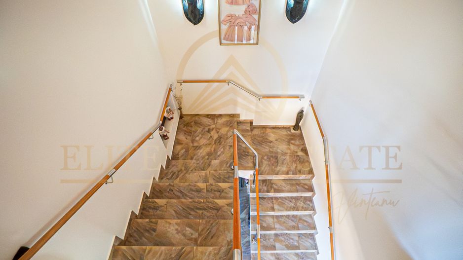 Casa De Vanzare in Palazu Mare - Teren de 455 mp cu Piscina si Garaj - Poză 21