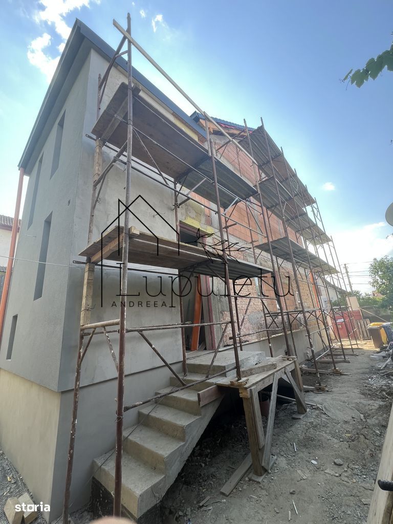Proprietate unică D+P+E+M, Complet Renovată în 2025 | V.Aaron | - Poză 1