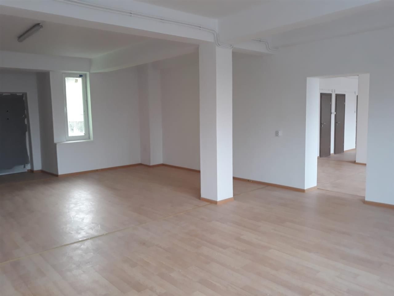 Incepe afacarea ta prospera in unul din aceste Spatii comerciale, Tractorul - Poză 10