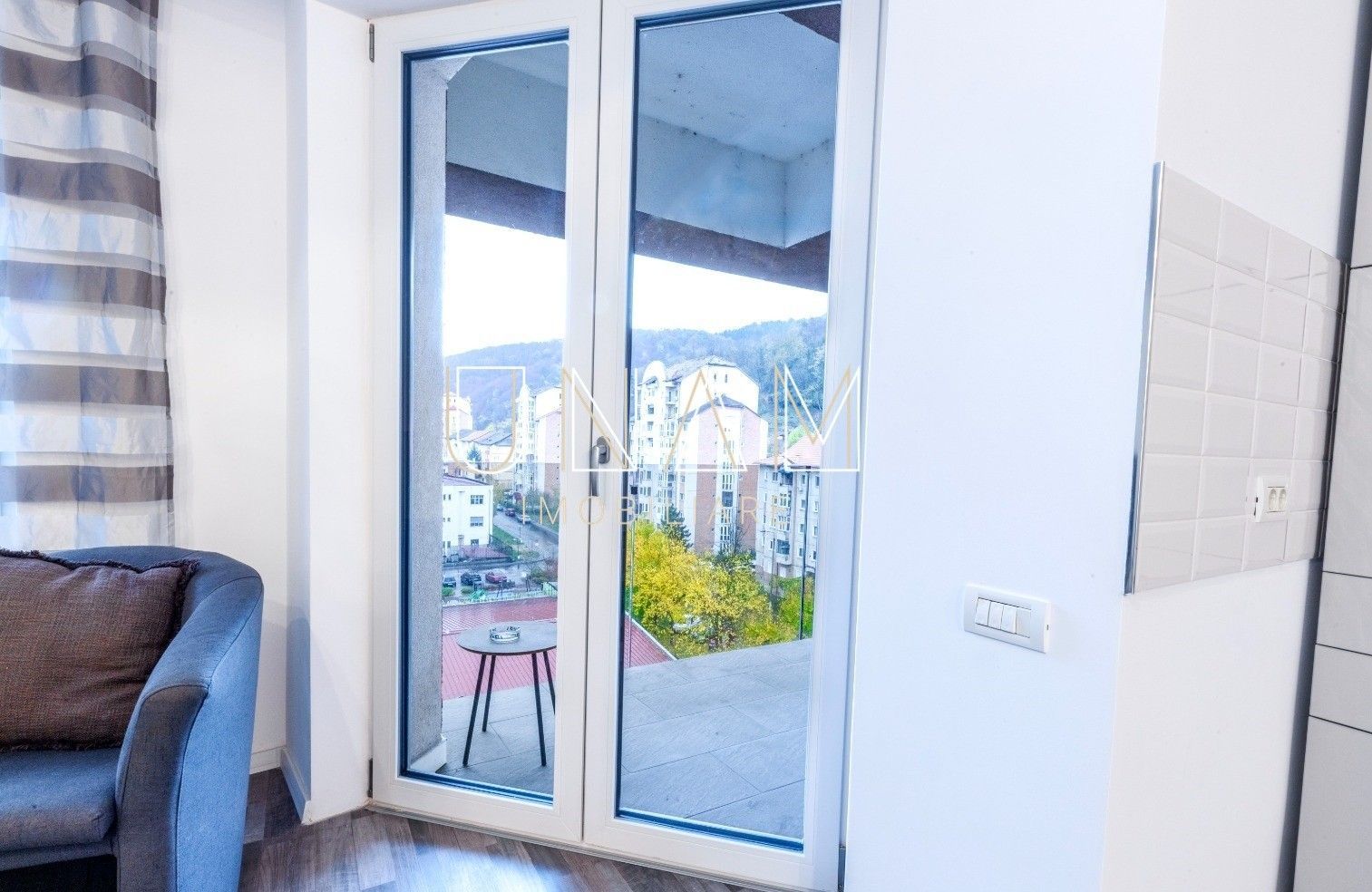 Apartament 2 camere de inchiriat | City Center Resita | 70 mp utili | etaj 5 | balcon generos | - Poză 7