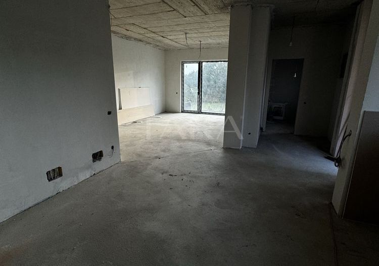 Casă Unifamilială de Vânzare într-o Zonă Rezidențială Liniștită - Poză 1