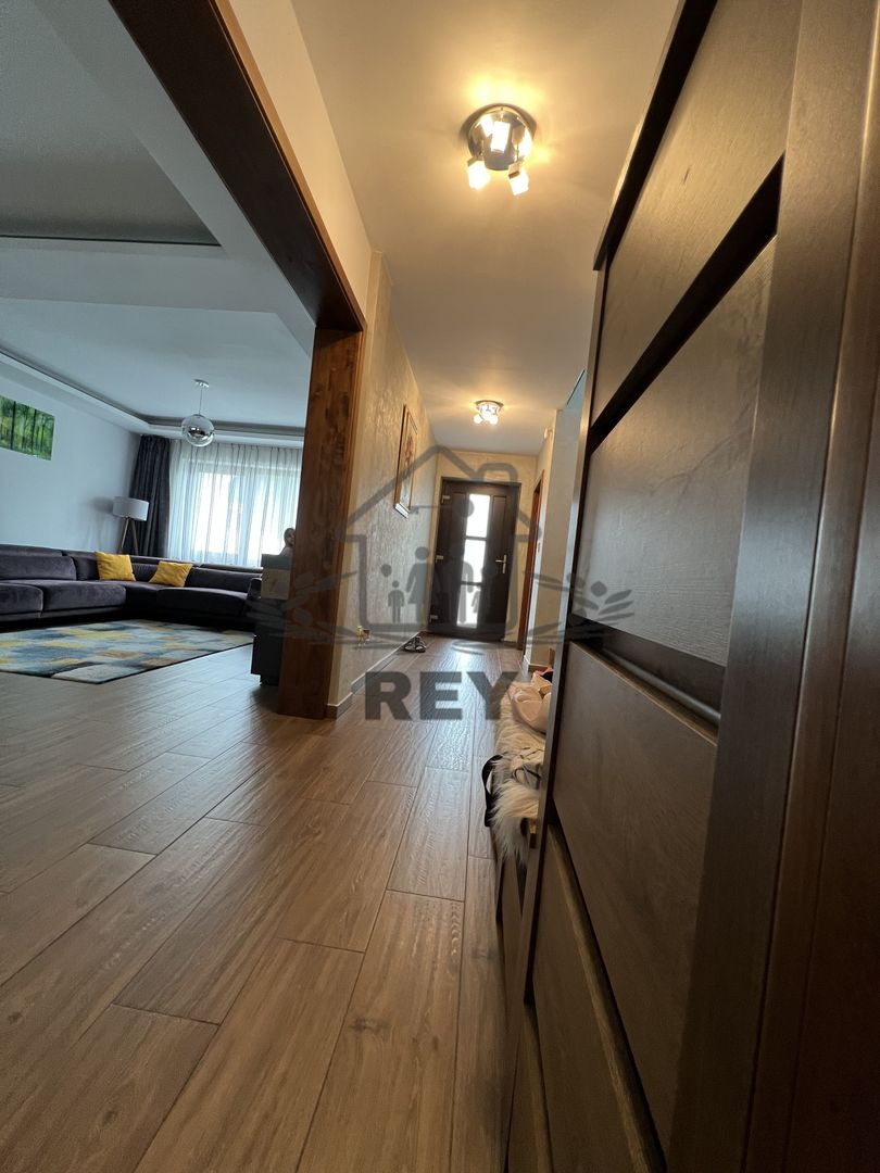 Casă de tip triplex la vânzare 6 camere /Șelimbăr /Secția 1 de Poliție - Poză 7